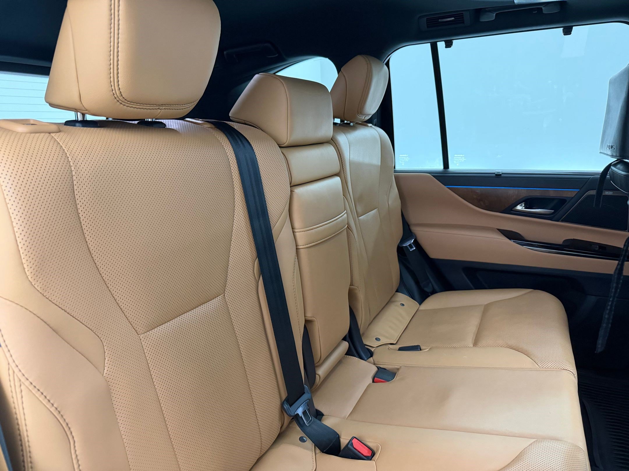 Used 2023 Lexus LX 600 4WD w/ Luxury Package image 28