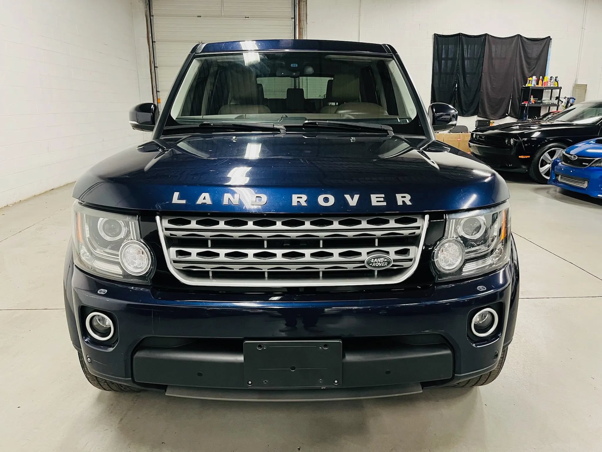 Used 2016 Land Rover LR4 HSE Silver Edition AWD/4WD image 3