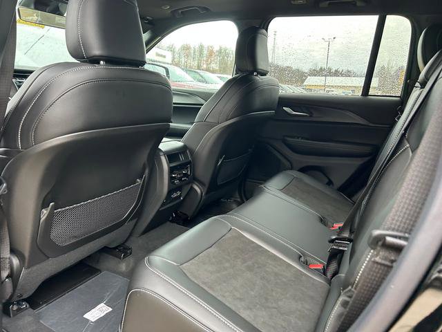 New 2025 Jeep Grand Cherokee Altitude image 10