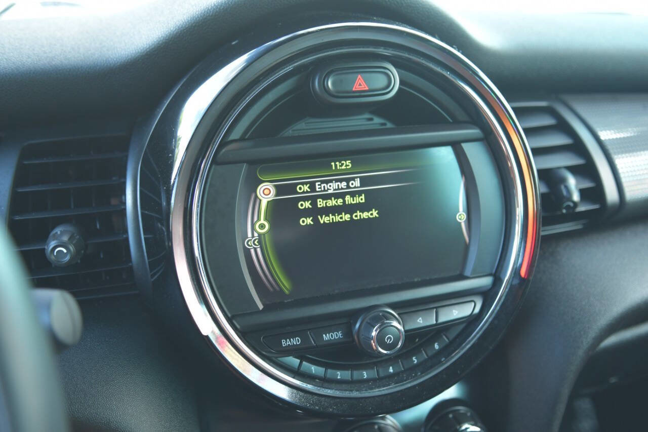 Used 2018 MINI Cooper Cooper 2dr Convertible image 24