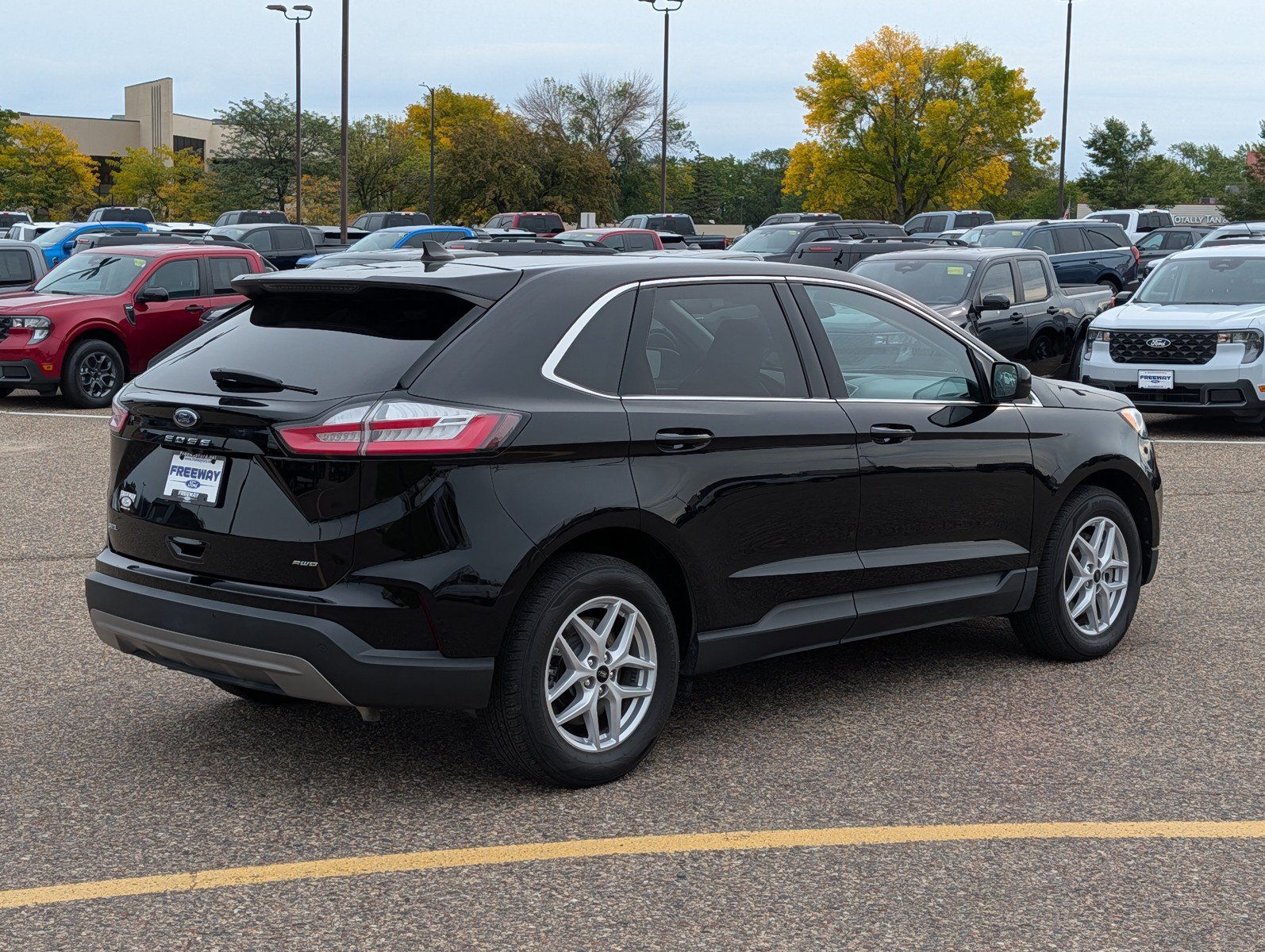 Used 2024 Ford Edge SEL AWD/4WD image 5