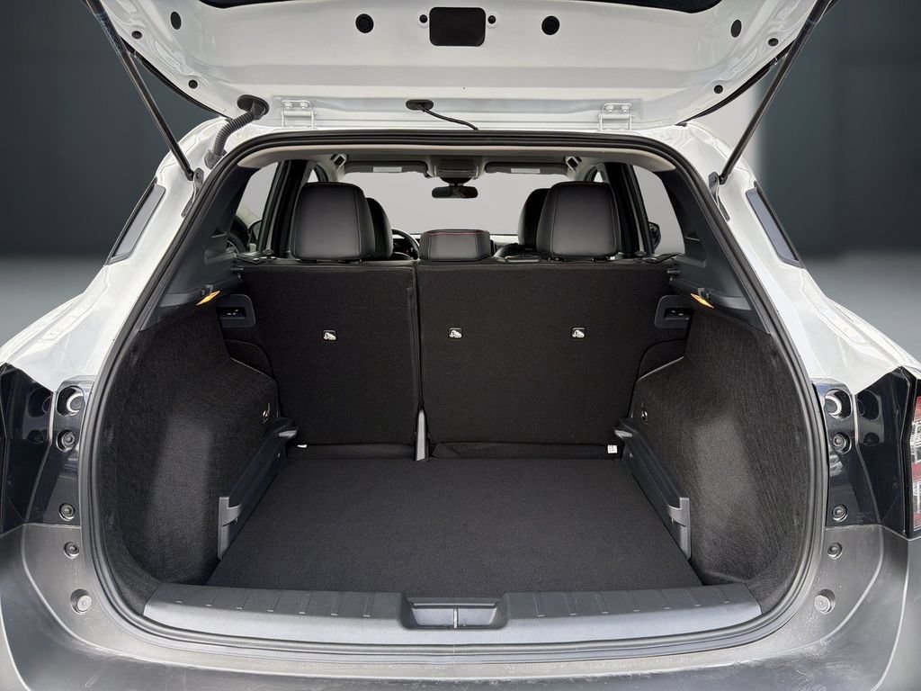 Used 2025 Nissan Kicks SR FWD image 12