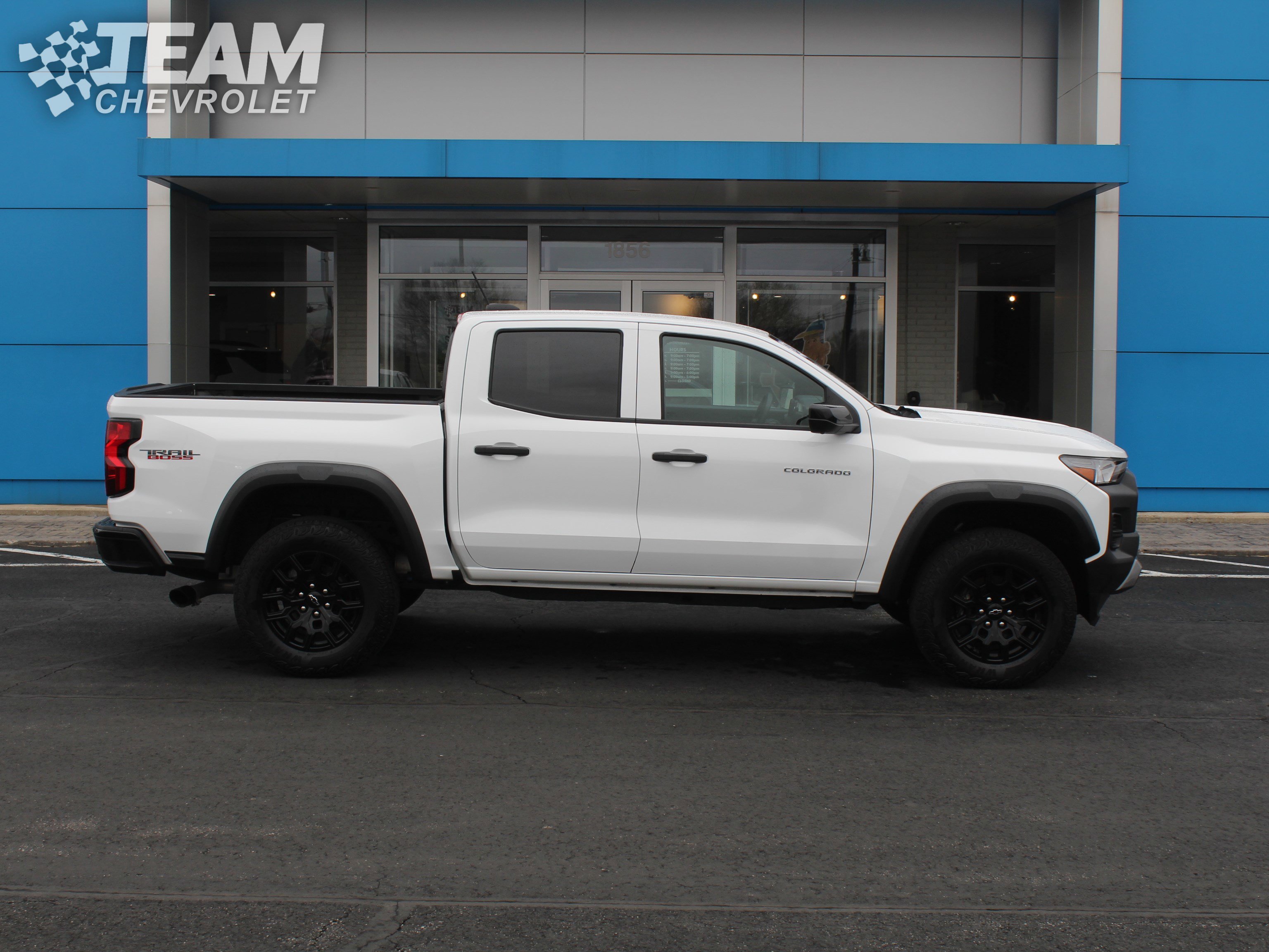 Certified 2024 Chevrolet Colorado Trail Boss w/ Technology Package image 3