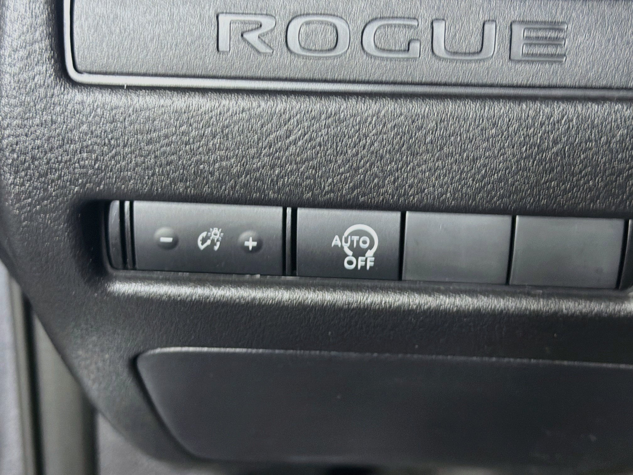 Used 2023 Nissan Rogue S FWD image 17