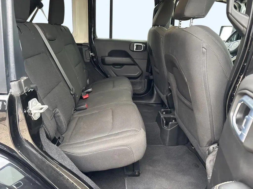 Used 2021 Jeep Wrangler Unlimited Sahara AWD/4WD image 27
