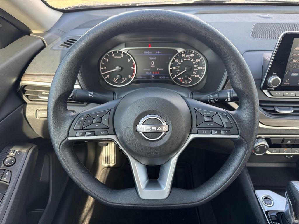 Used 2025 Nissan Altima 2.5 SV image 11