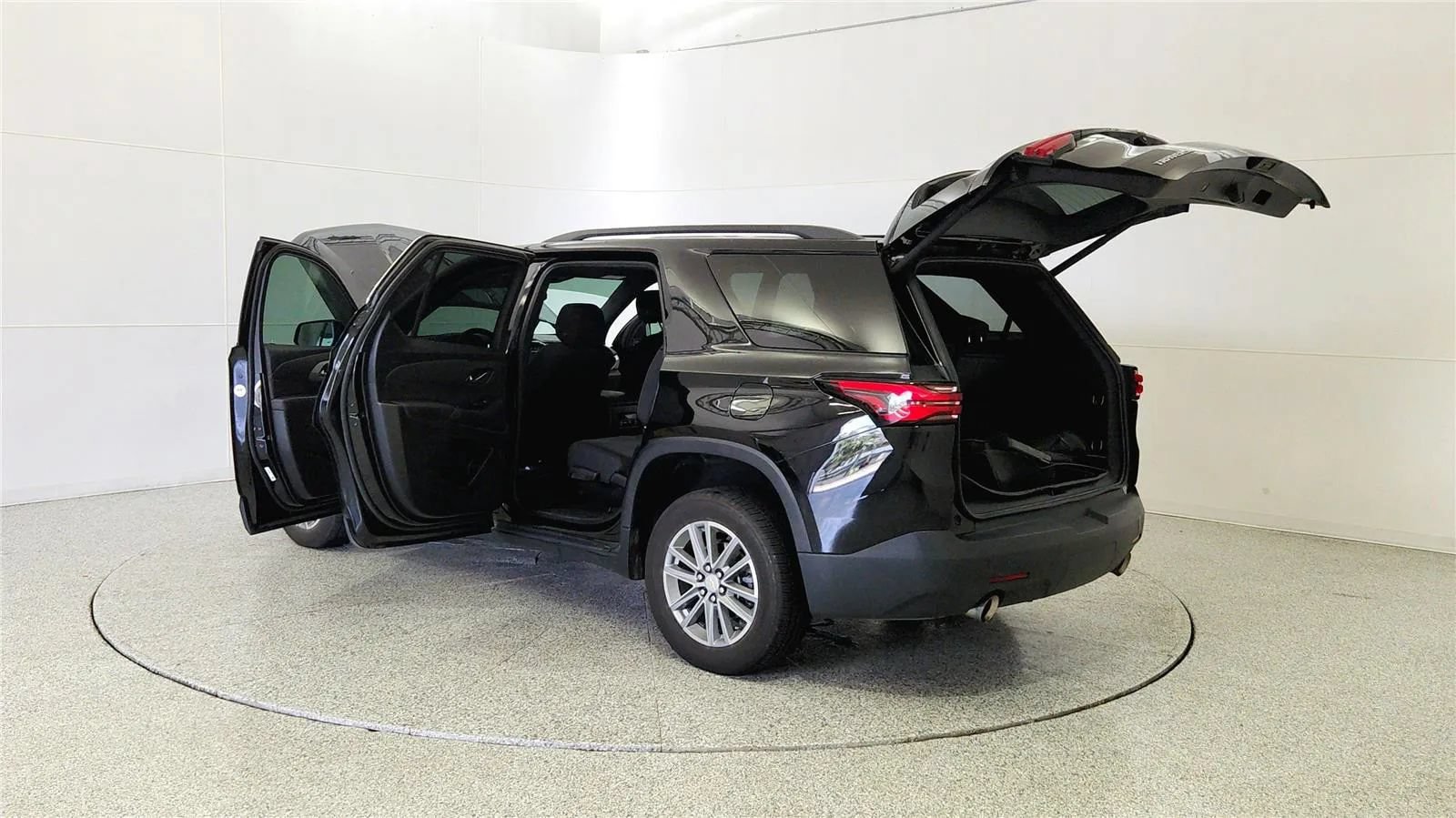 Used 2023 Chevrolet Traverse LT FWD image 12