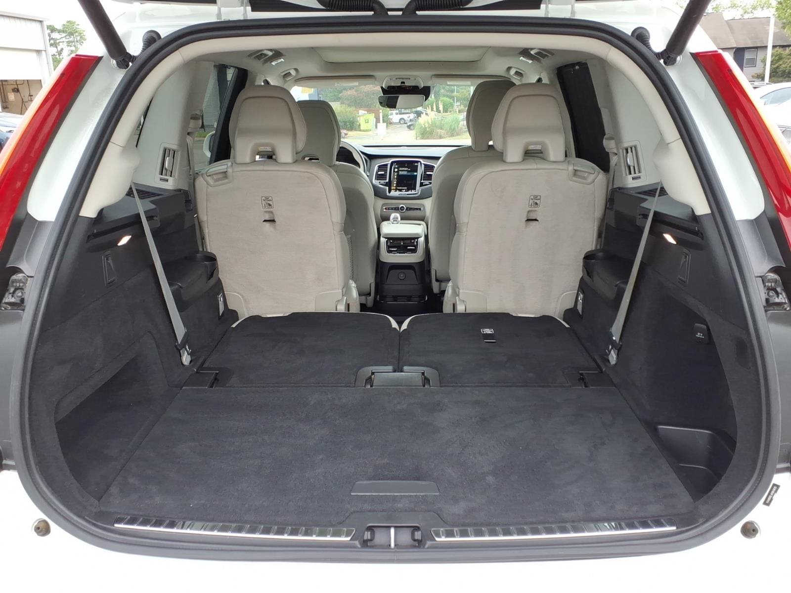 Used 2022 Volvo XC90 T8 Inscription w/ Advanced Package AWD/4WD image 4
