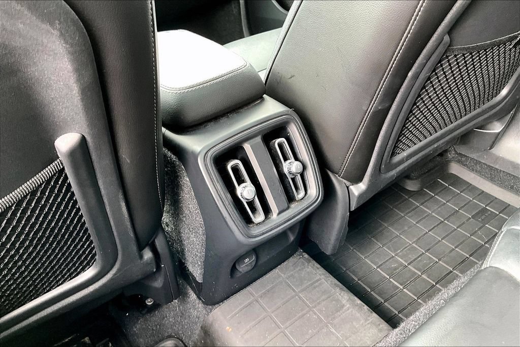 Used 2019 Volvo XC40 T5 Momentum AWD/4WD image 31