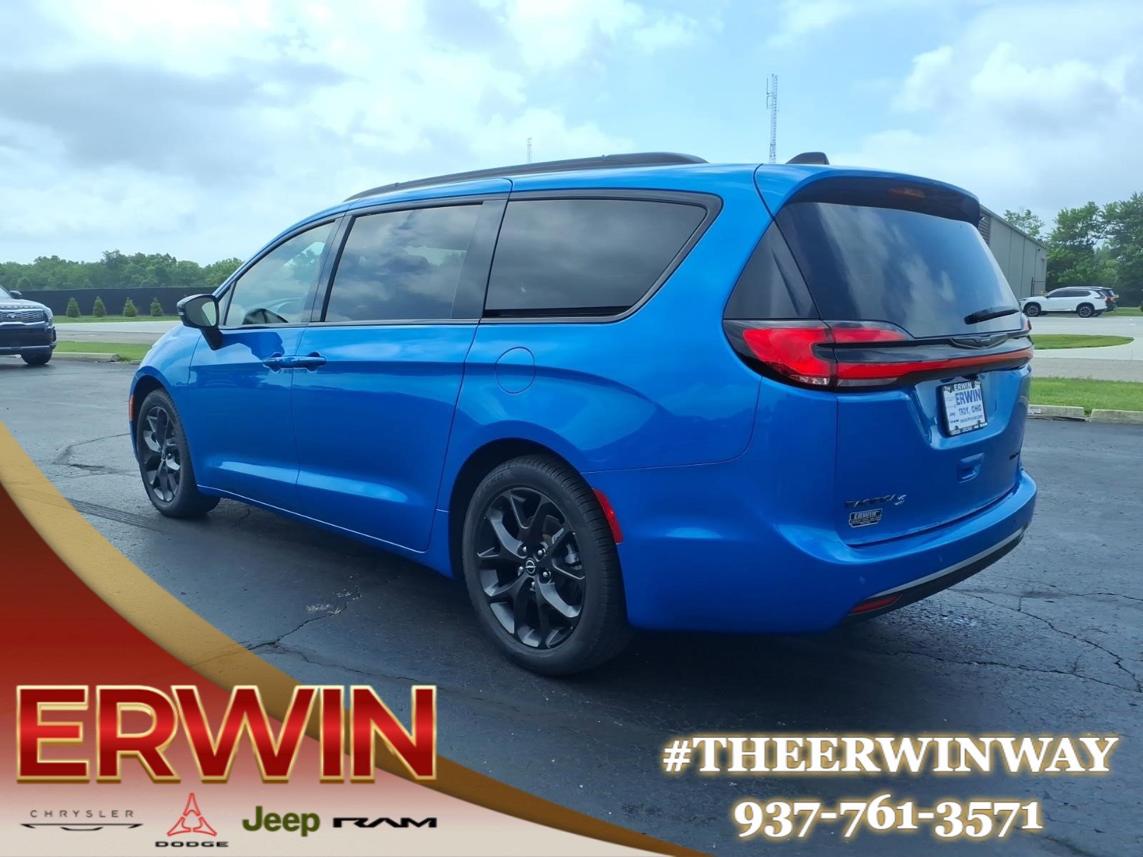 Used 2026 Chrysler Pacifica Limited w/ S Appearance Package FWD image 5