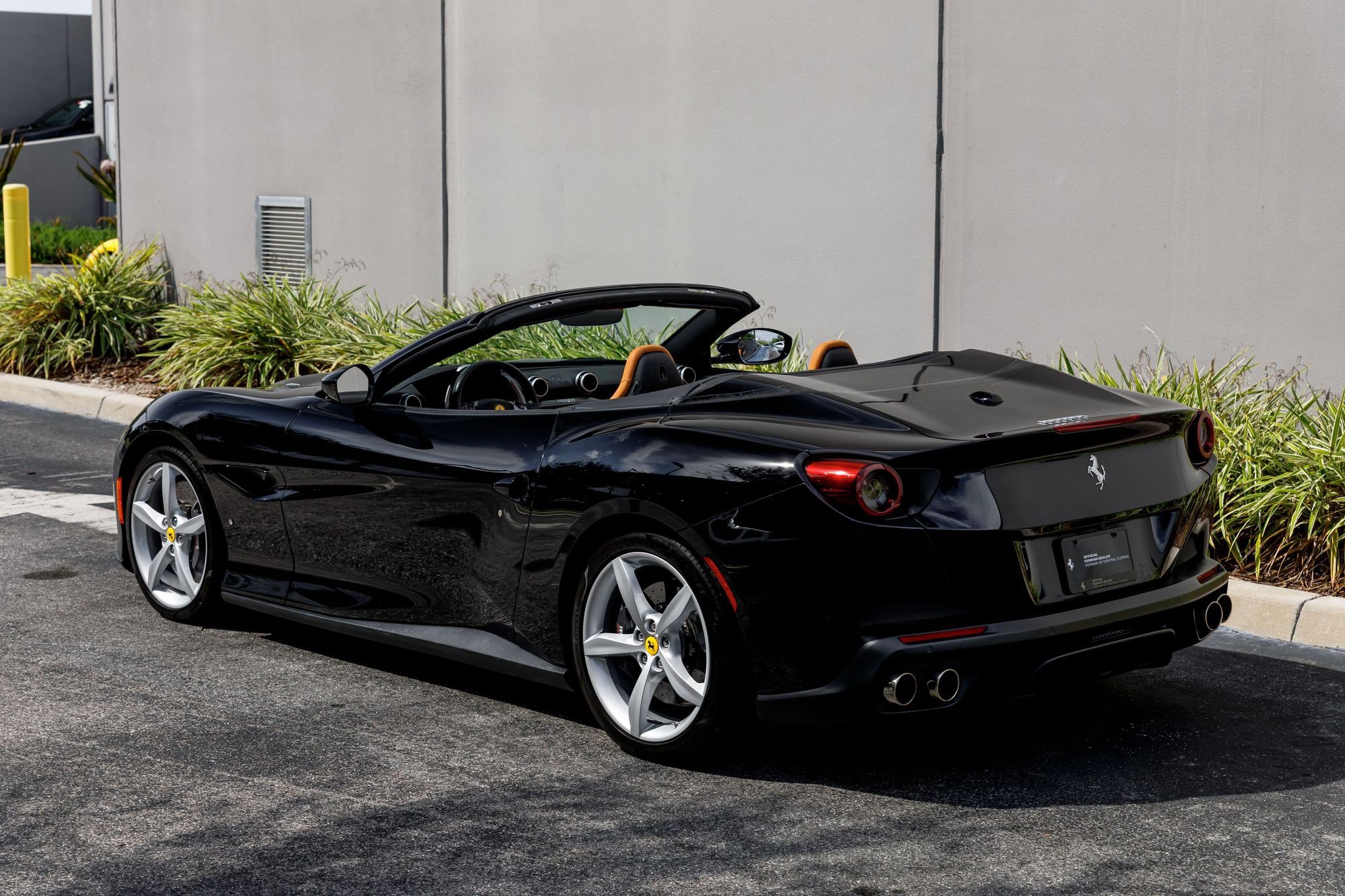 Used 2019 Ferrari Portofino RWD image 3
