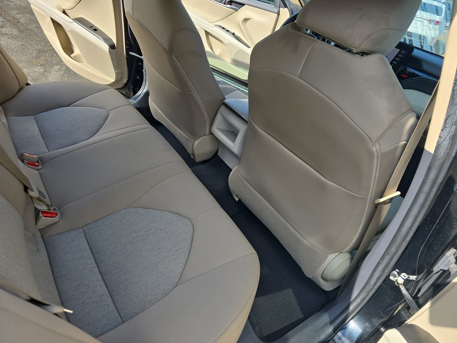 Used 2021 Toyota Camry LE image 15