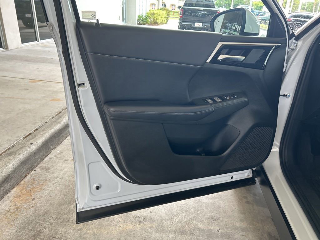 Used 2023 Mitsubishi Outlander SE FWD image 36