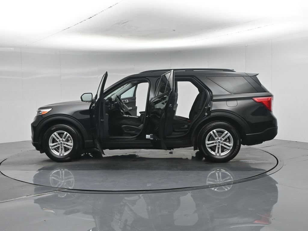 Certified 2024 Ford Explorer XLT RWD image 32