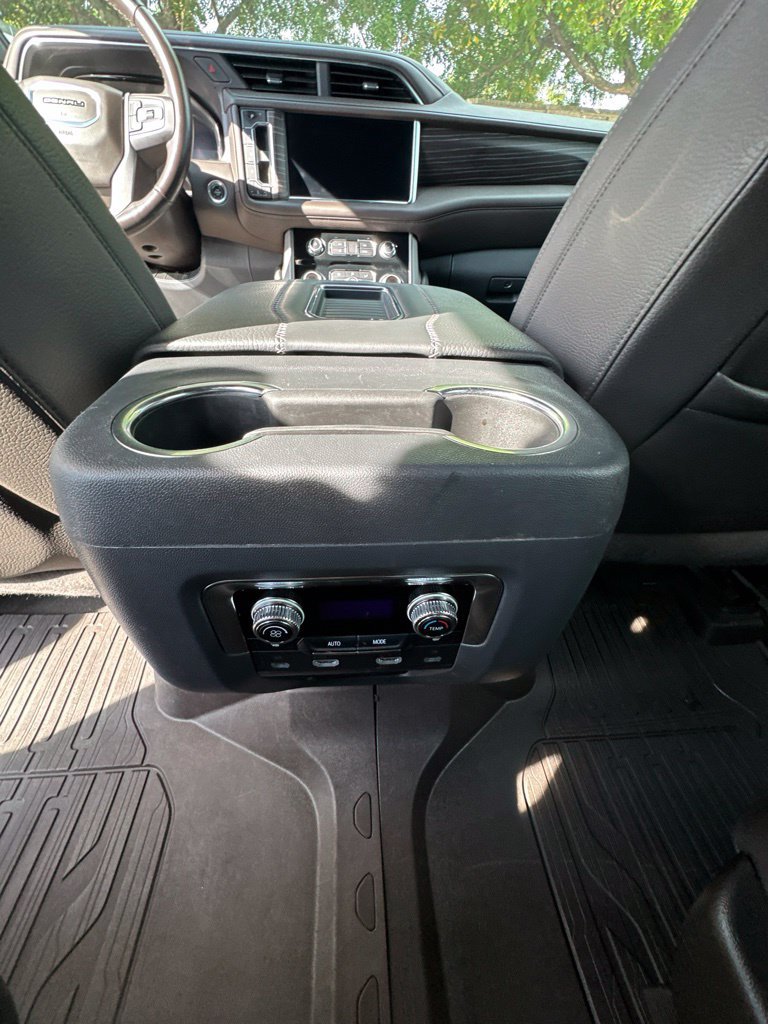 Used 2024 GMC Yukon Denali w/ Advanced Technology Package AWD/4WD image 6