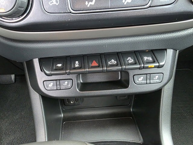 Used 2020 Chevrolet Colorado Z71 image 28