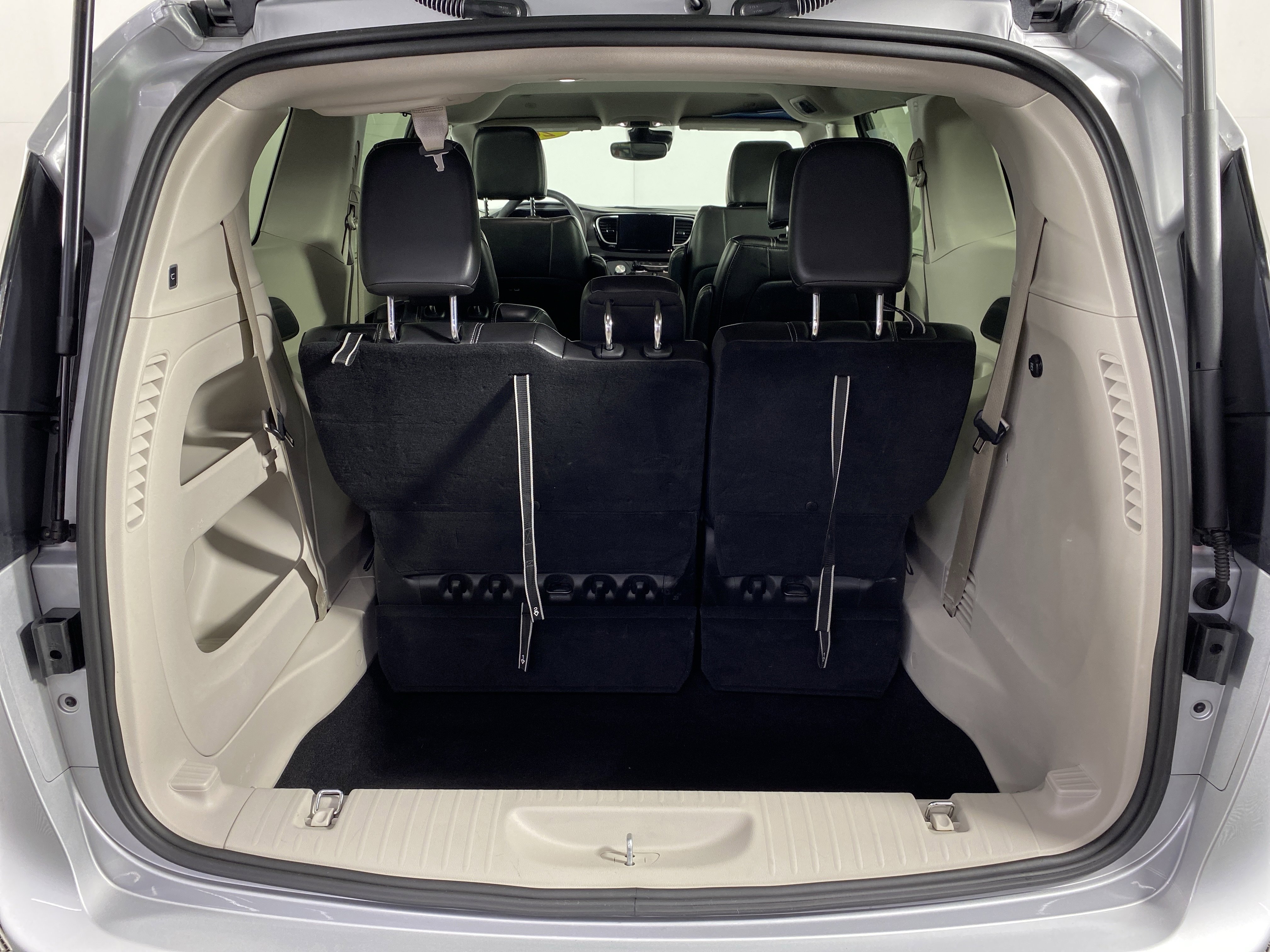 Used 2024 Chrysler Pacifica Touring-L image 34