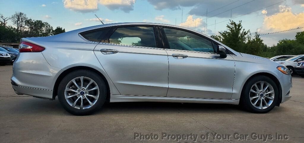 Used 2017 Ford Fusion SE image 12