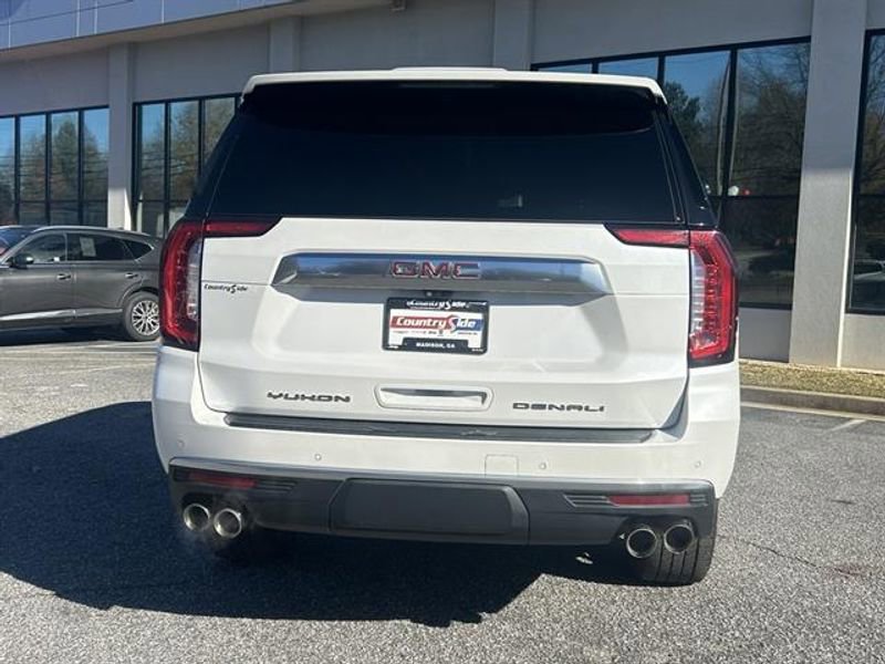 Used 2021 GMC Yukon XL Denali w/ Denali Premium Package image 6