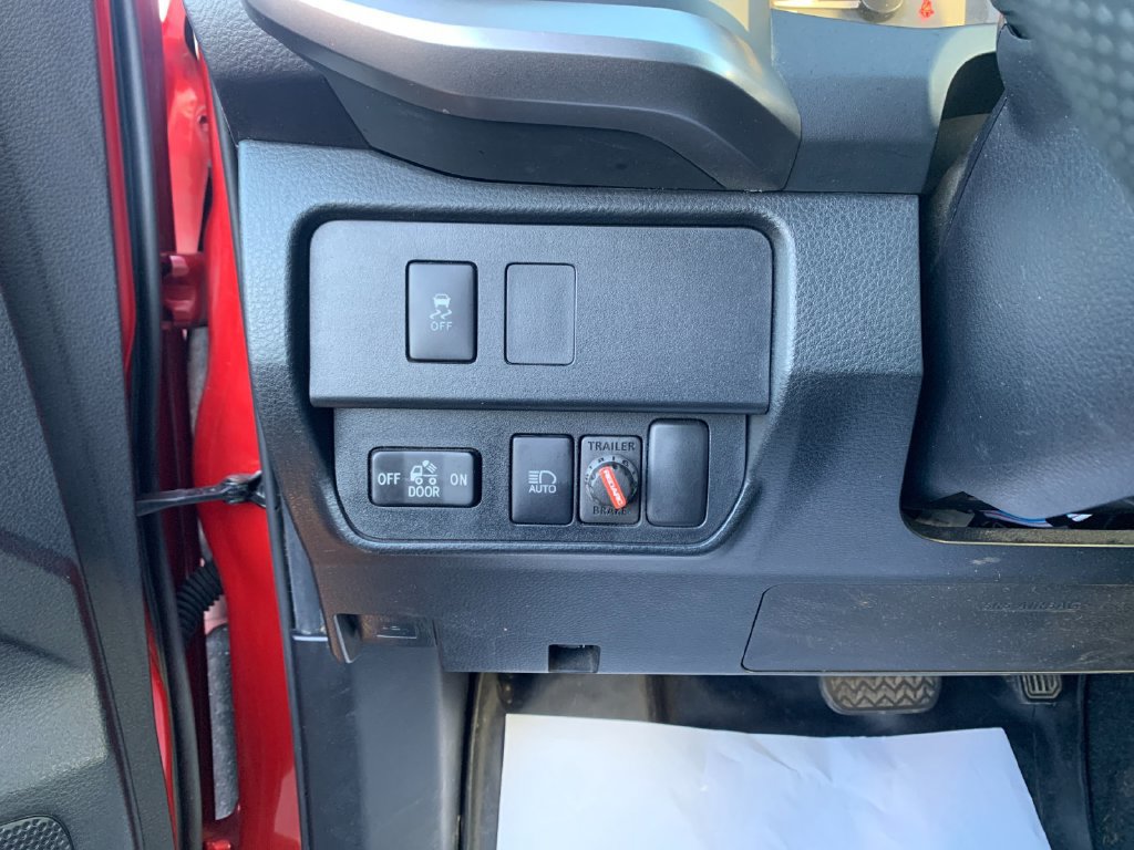 Used 2022 Toyota Tacoma SR5 w/ Technology Package AWD/4WD image 31