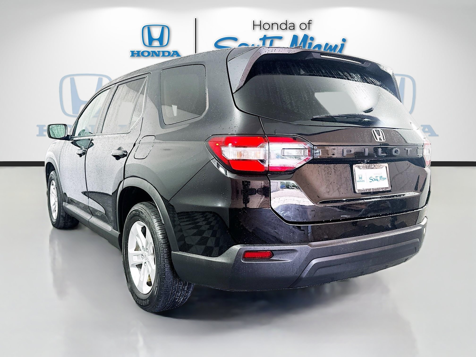 Used 2023 Honda Pilot LX image 4