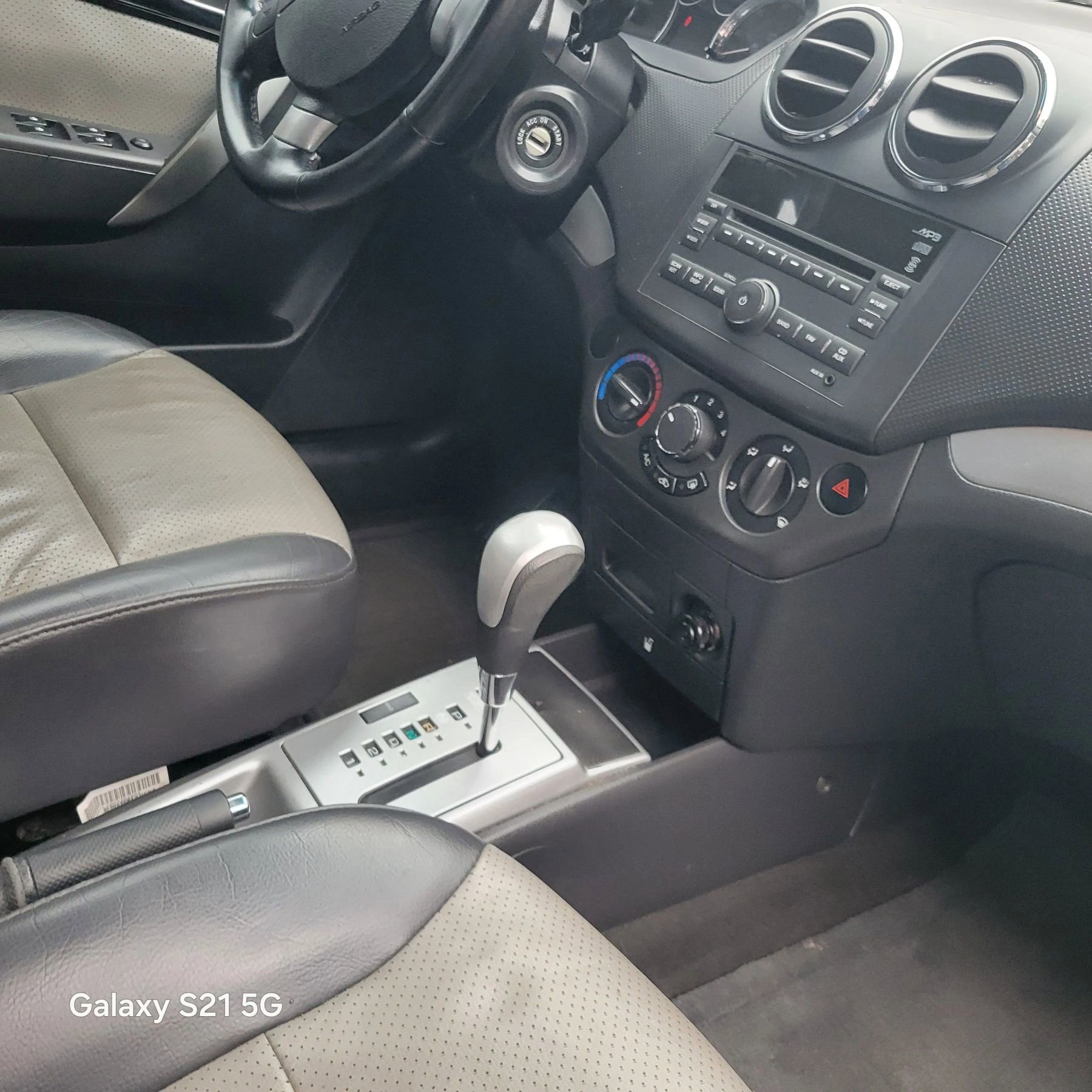 Used 2010 Chevrolet Aveo5 LT image 9