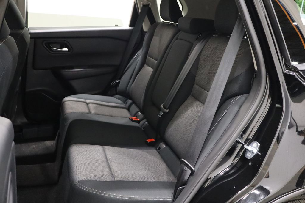 Used 2024 Nissan Rogue SV FWD image 11