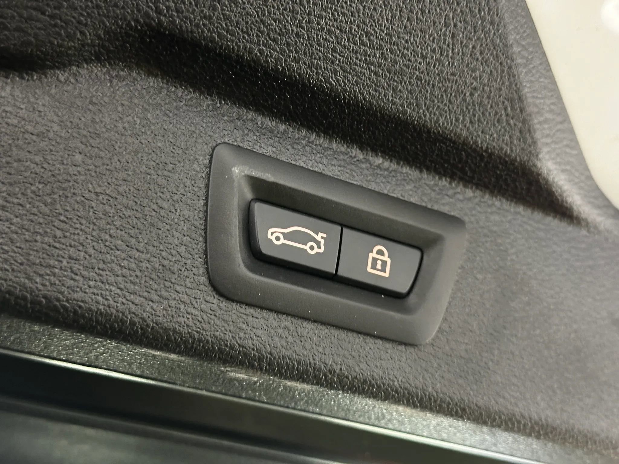 Used 2017 BMW X5 xDrive40e image 18