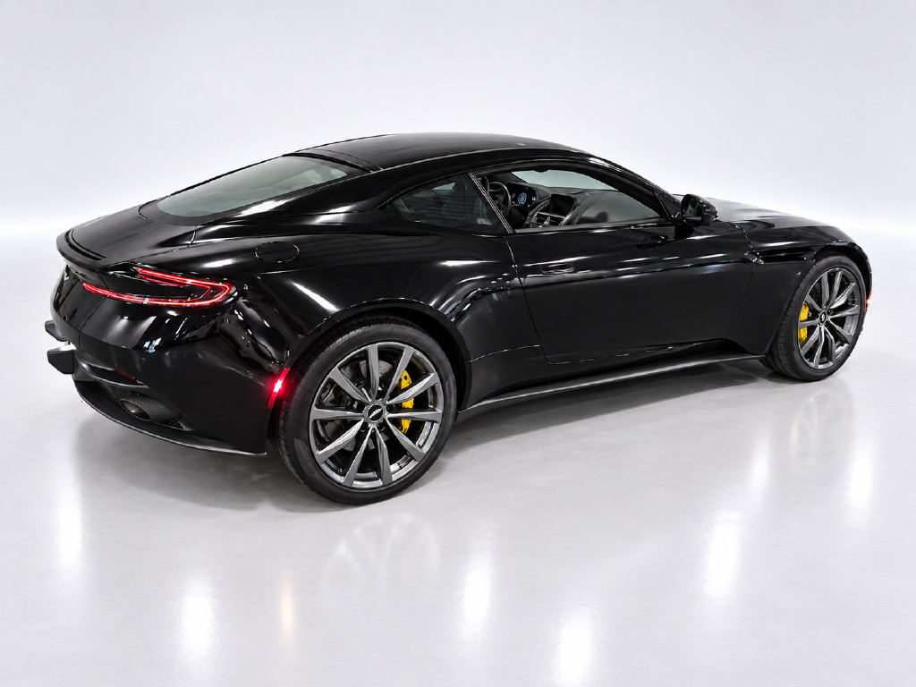 Used 2018 Aston Martin DB11 V12 RWD image 4