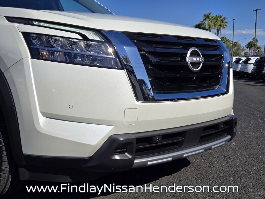 Used 2024 Nissan Pathfinder SL FWD image 8