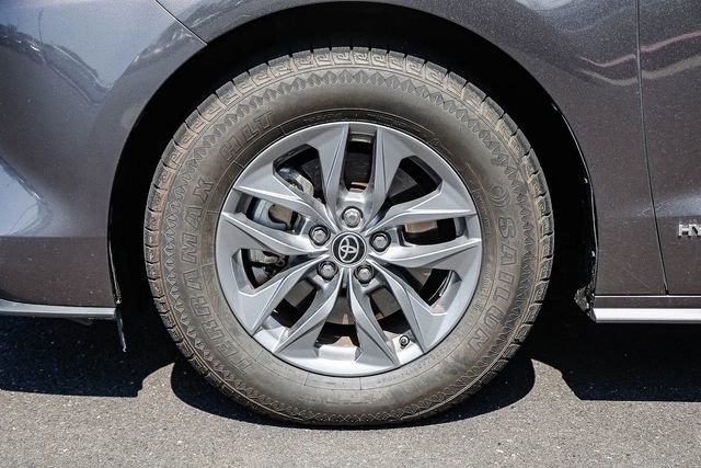 Used 2021 Toyota Sienna LE w/ LE Plus Package image 11