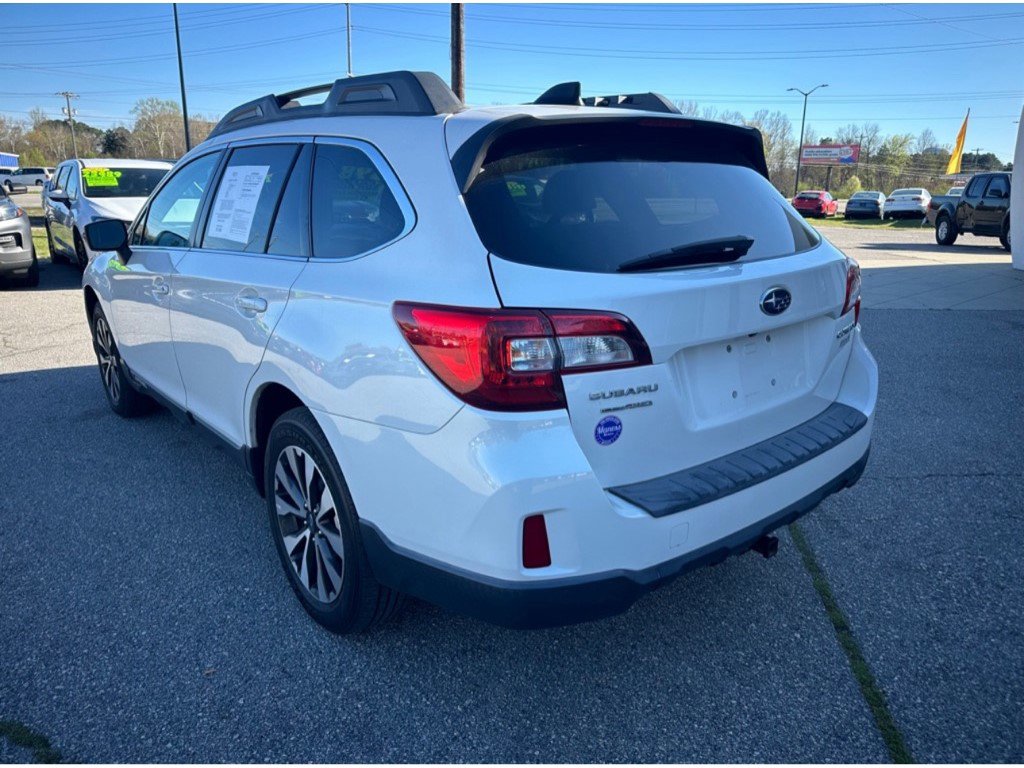 Used 2016 Subaru Outback 2.5i Limited AWD/4WD image 3