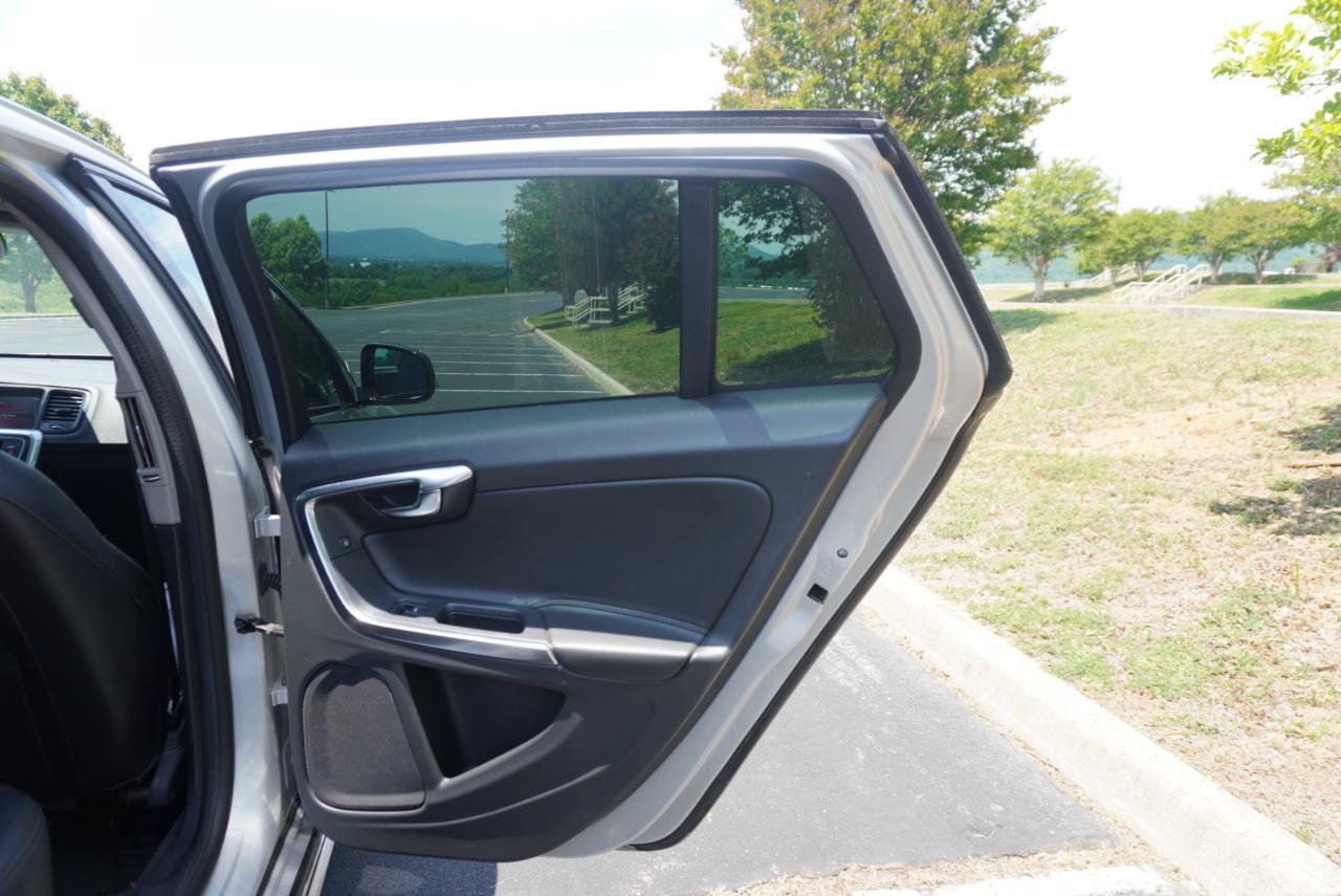 Used 2018 Volvo V60 T5 Cross Country w/ Convenience Package AWD/4WD image 20