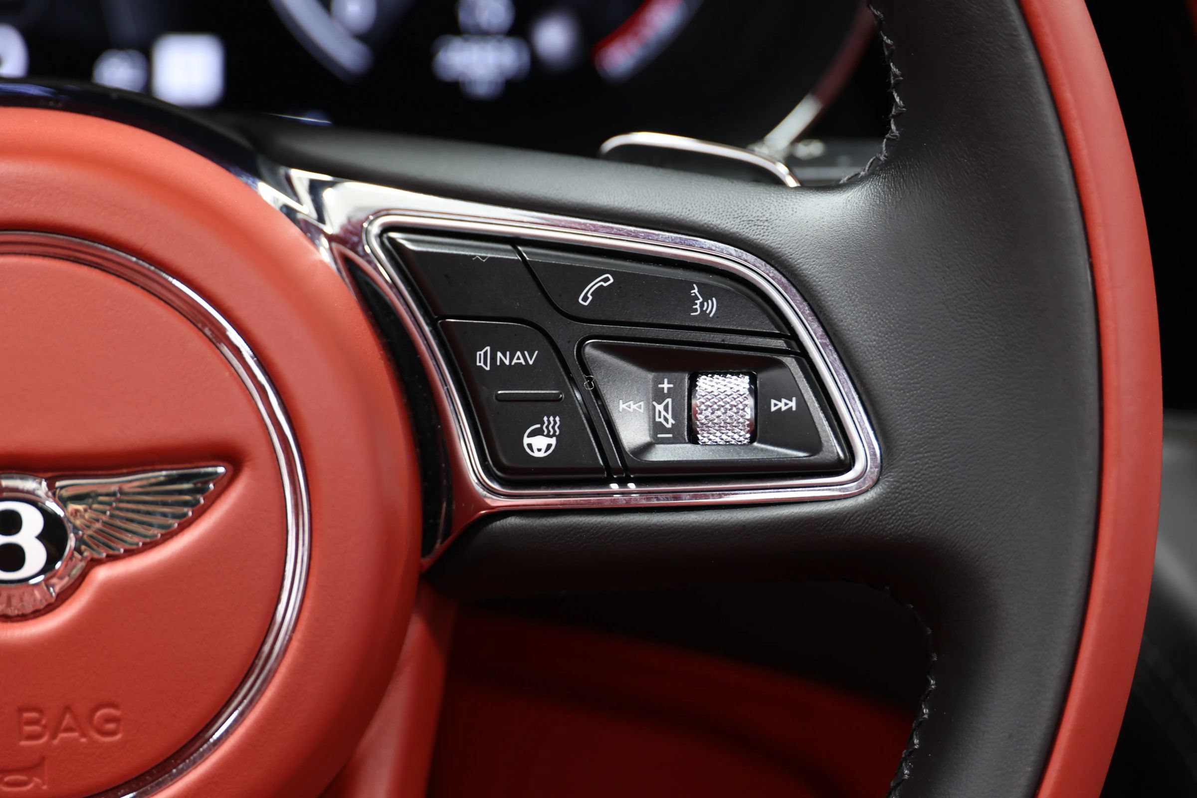 Used 2022 Bentley Bentayga AWD/4WD image 36