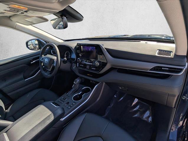 Used 2025 Toyota Highlander XLE image 23