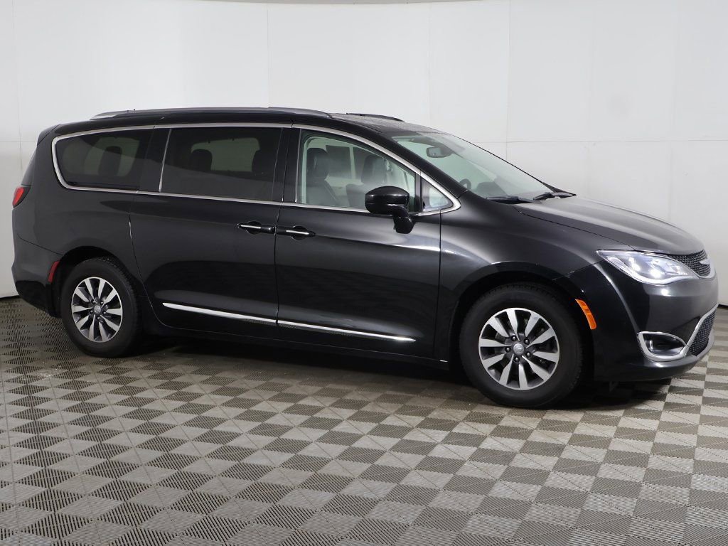 Used 2020 Chrysler Pacifica Touring-L Plus image 16