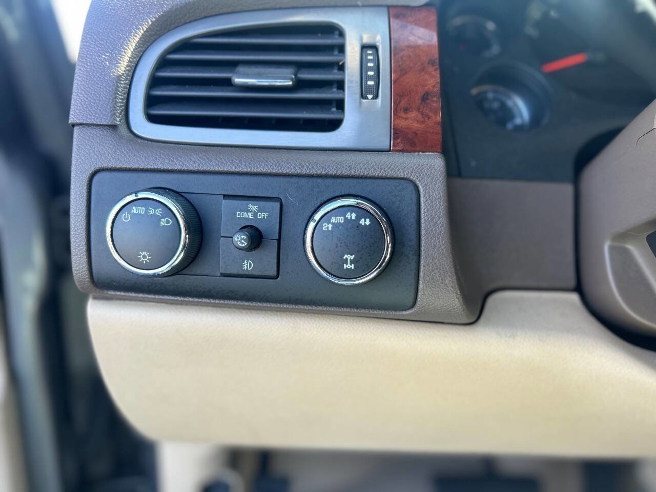 Used 2012 Chevrolet Tahoe LTZ image 13