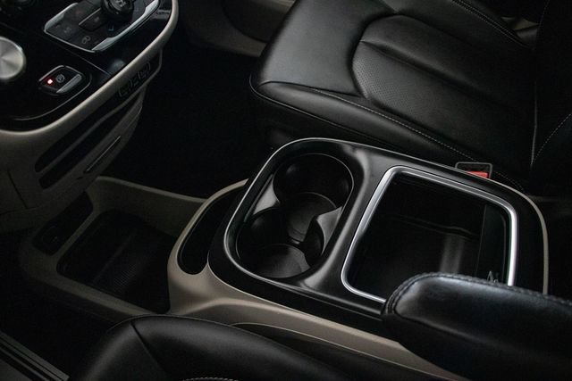 Used 2024 Chrysler Pacifica Touring-L FWD image 33