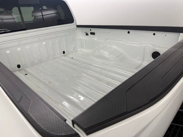 Used 2025 Nissan Frontier SV image 33