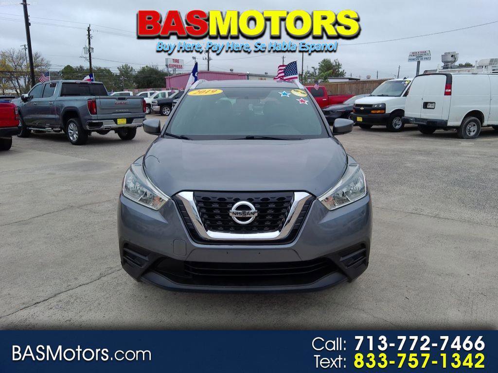 Used 2019 Nissan Kicks SV FWD image 1