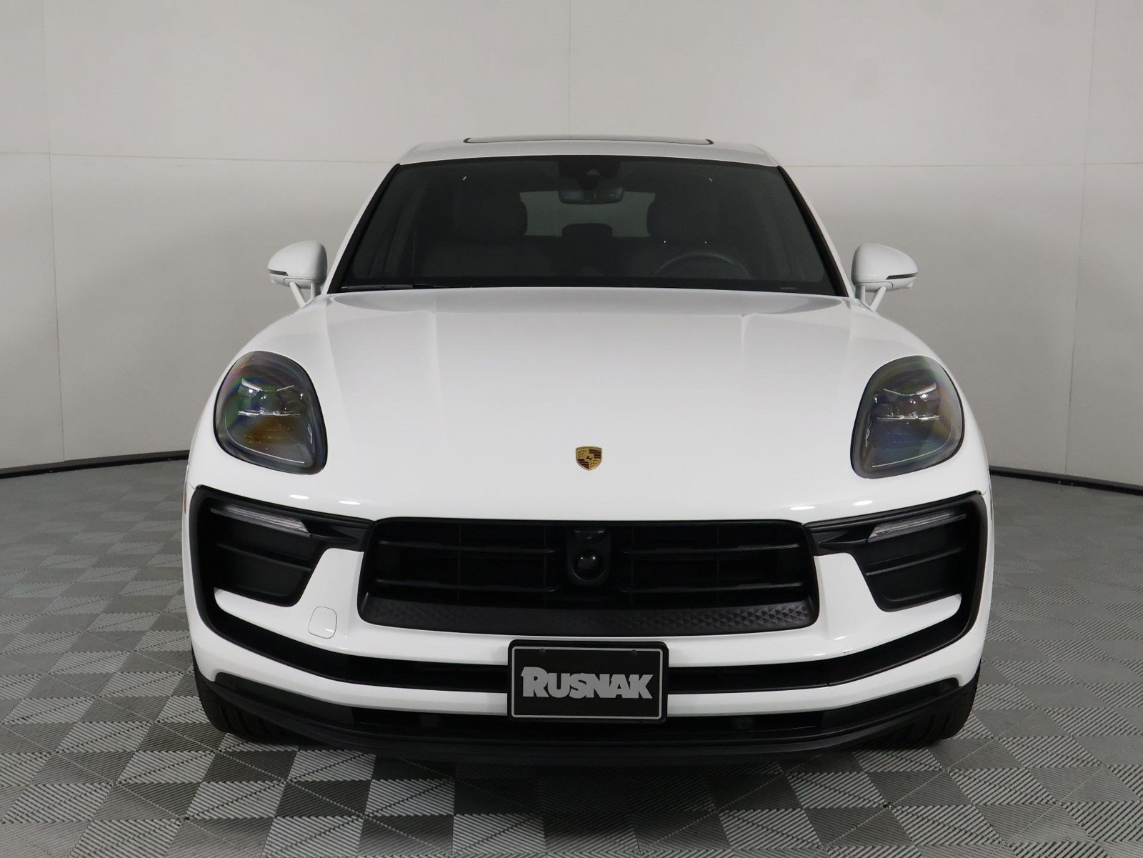 Certified 2026 Porsche Macan AWD/4WD image 10