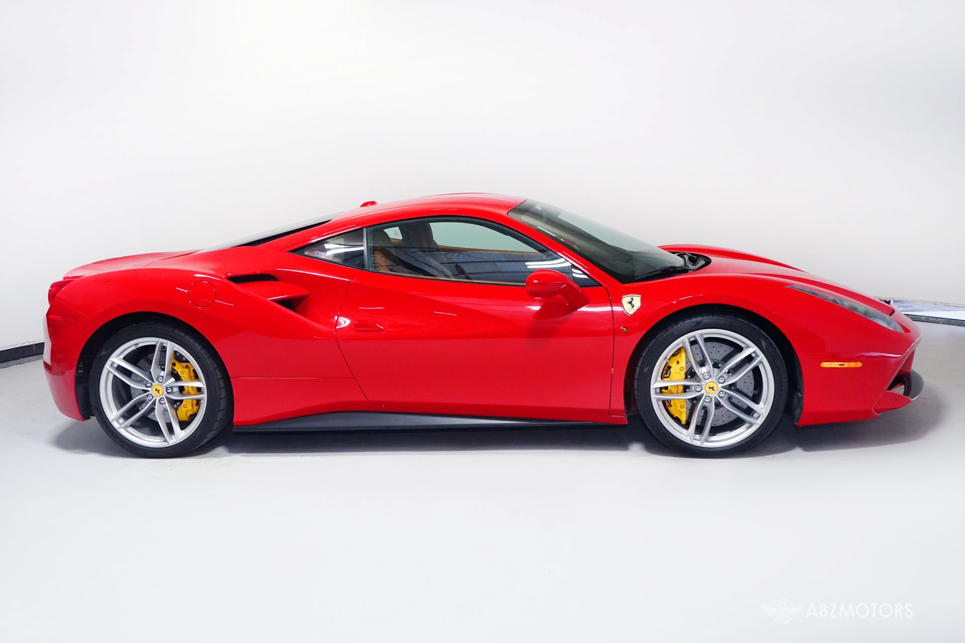 Used 2019 Ferrari 488 GTB RWD image 3