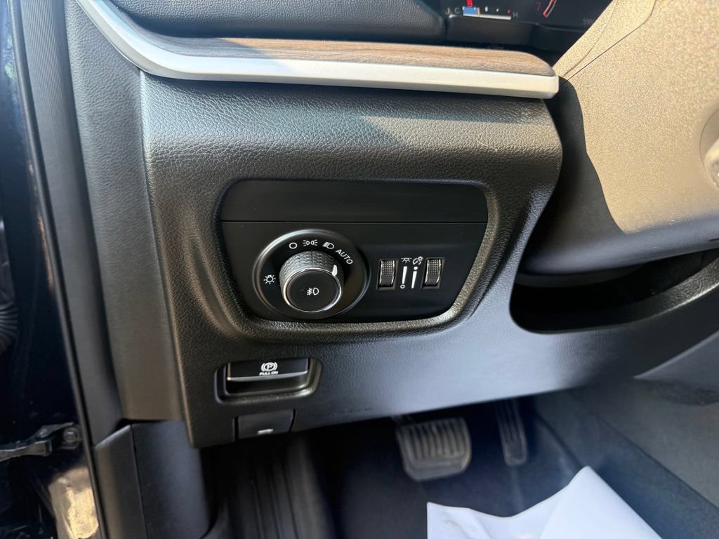 Used 2023 Jeep Grand Cherokee L Limited w/ Luxury Tech Group II AWD/4WD image 16