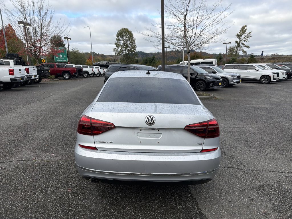 Used 2018 Volkswagen Passat 2.0T SE FWD image 8