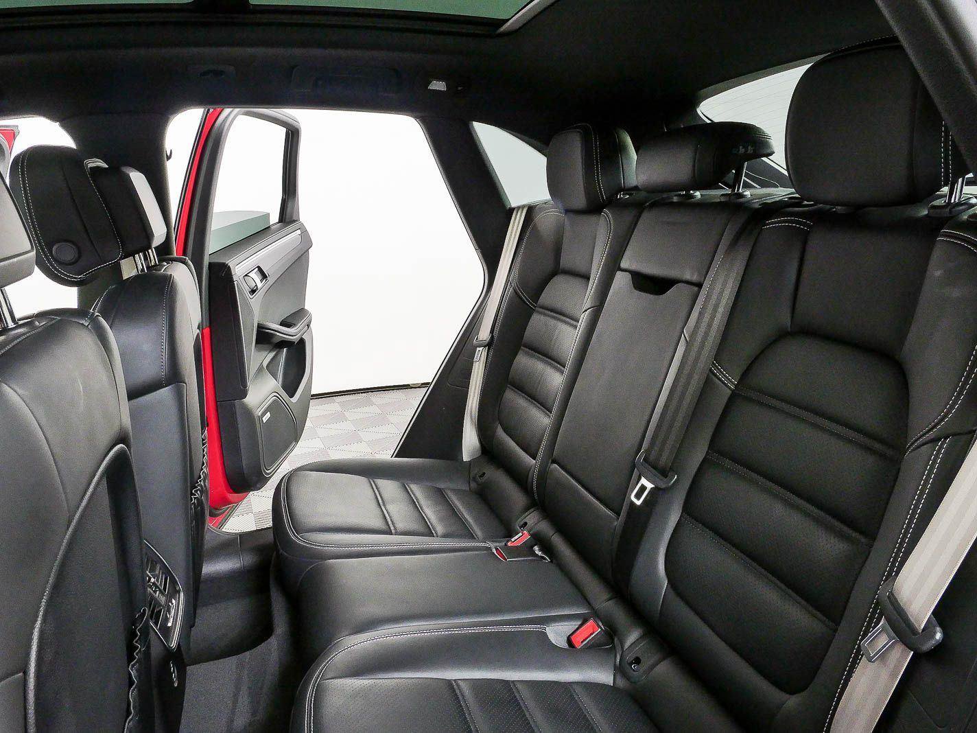 Used 2022 Porsche Macan S AWD/4WD image 19