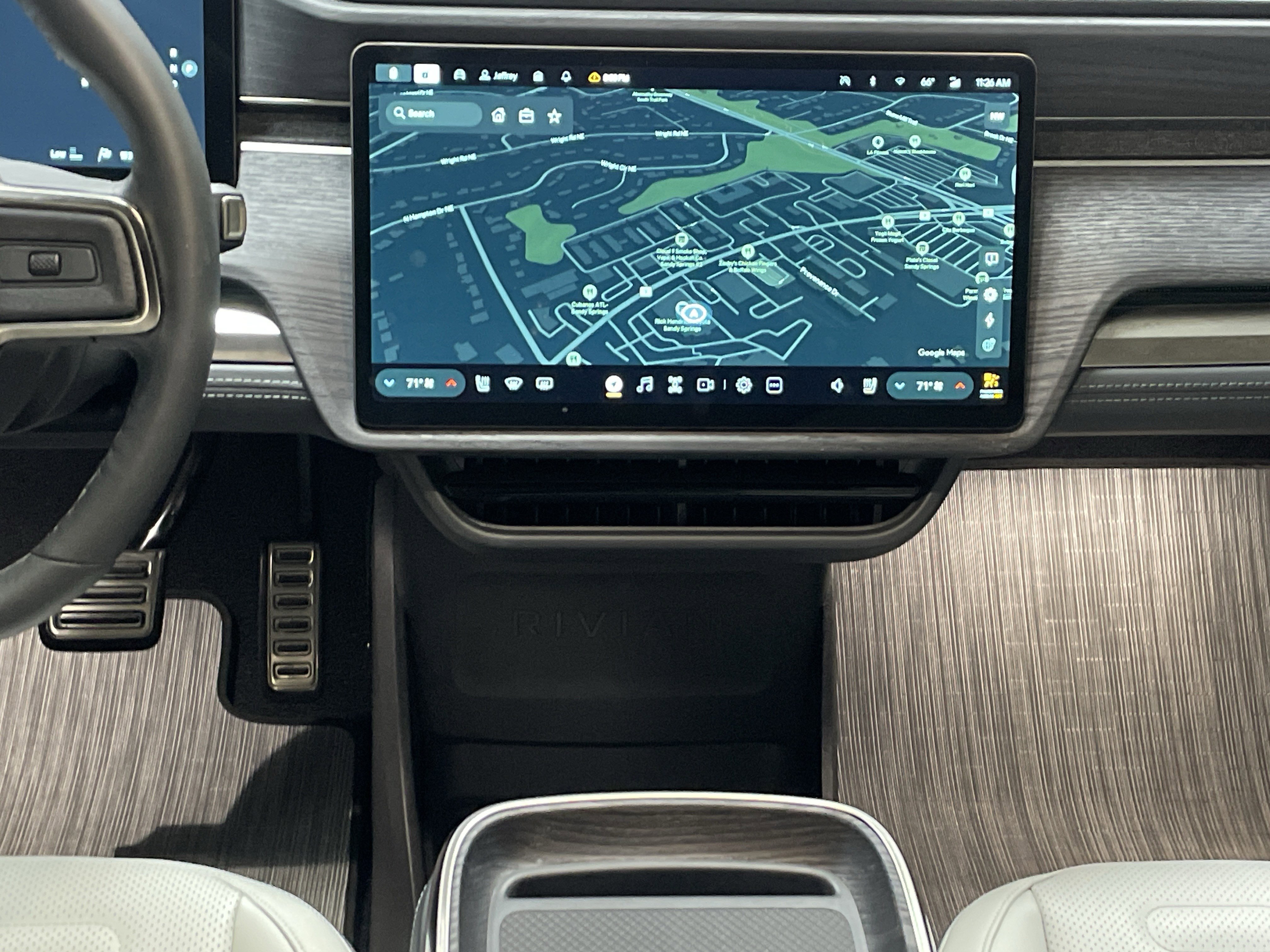 Used 2024 Rivian R1S Adventure image 31