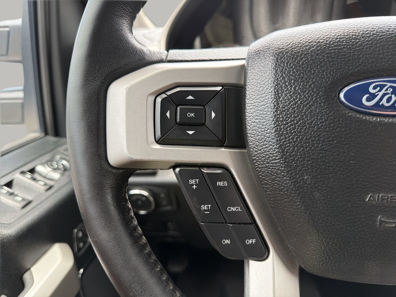 Used 2019 Ford F350 Lariat w/ Lariat Ultimate Package AWD/4WD image 27