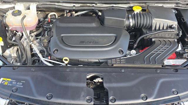 Certified 2024 Chrysler Pacifica Touring-L FWD image 12