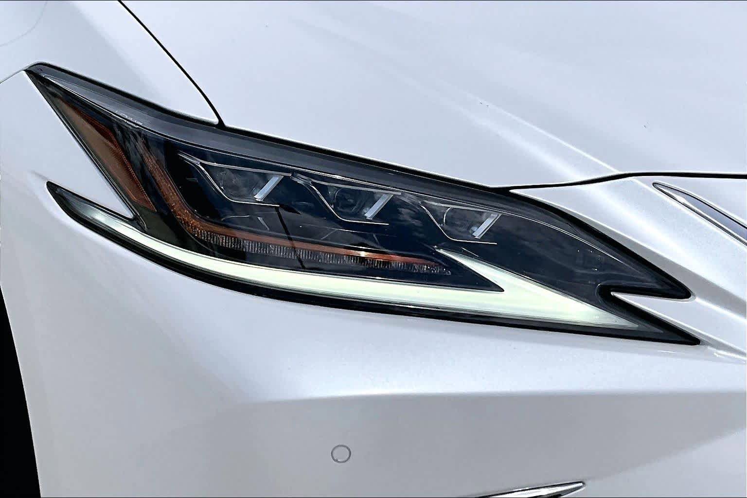 Used 2019 Lexus ES 350 Ultra Luxury w/ Accessory Package 2 FWD image 26