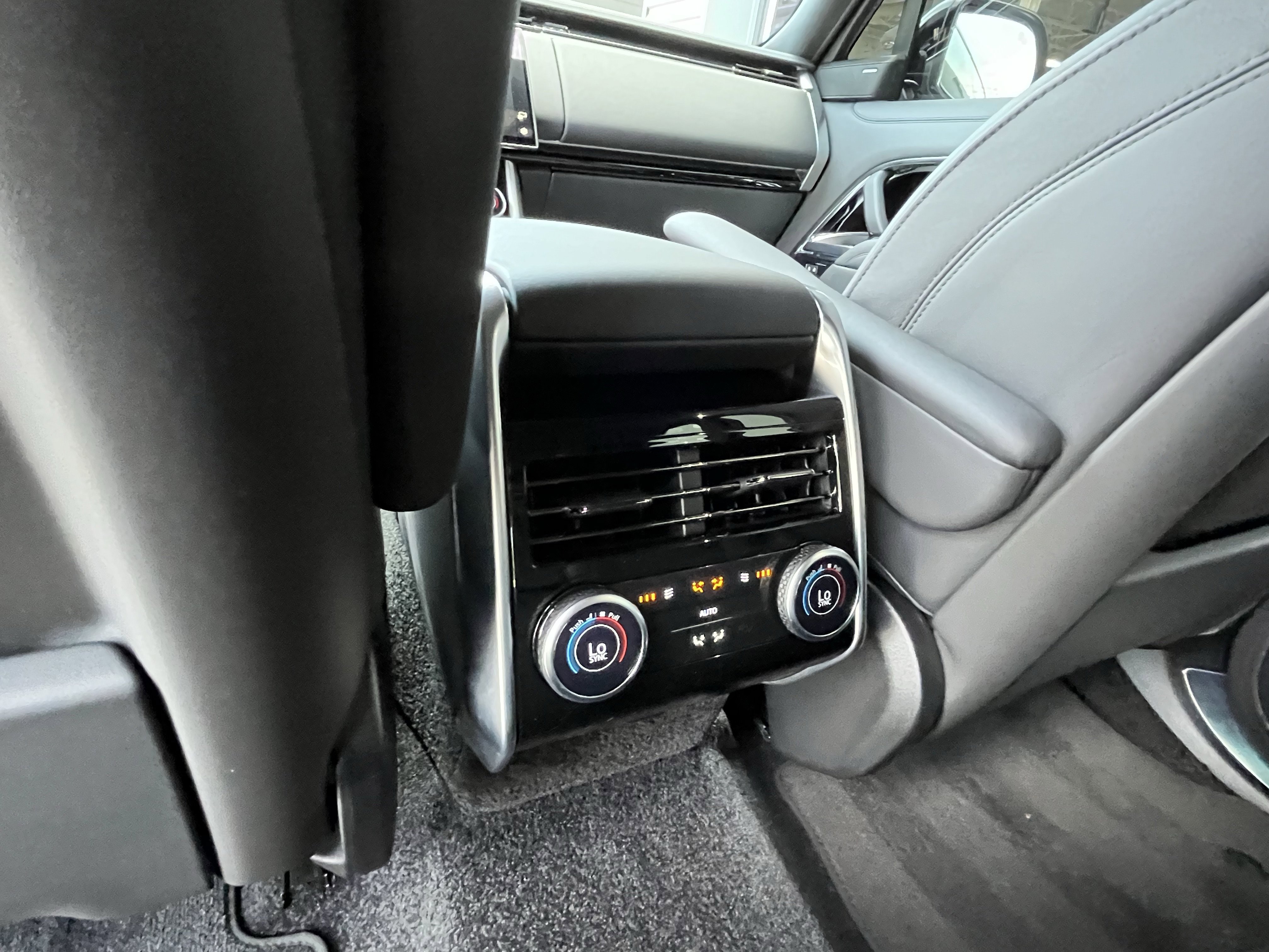 Certified 2023 Land Rover Range Rover SE AWD/4WD image 32